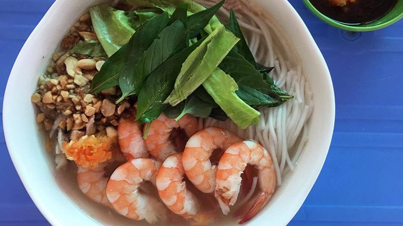 Bún gỏi dà Cô Hằng đầy đặn, hấp dẫn Bún gỏi dà Cô Hằng đầy đặn, hấp dẫn
