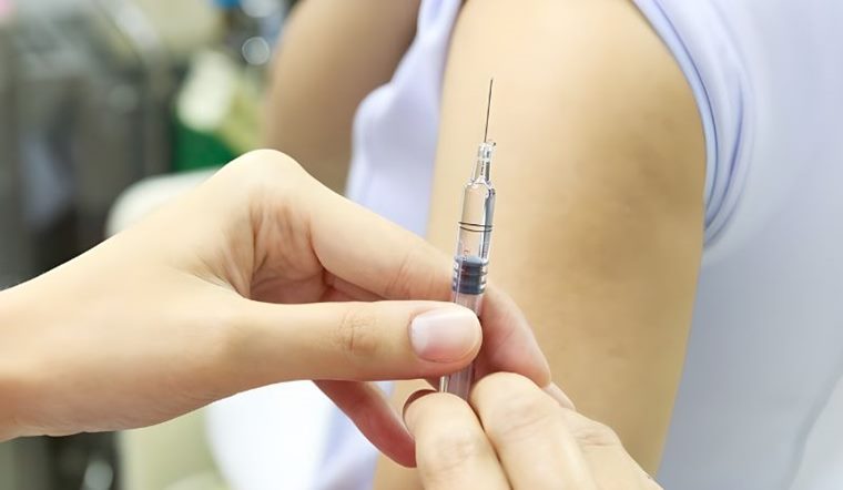 Tiêm HPV có bị chậm kinh không? Sau tiêm HPV gặp chậm kinh là bị gì?