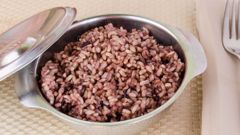 Đầy bụng do hàm lượng chất xơ cao trong gạo lứt