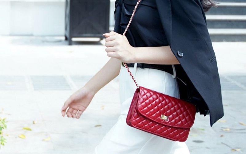 Áo dây + Quần tây + Túi cốp