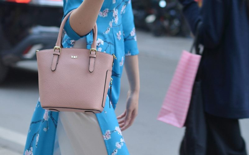 Túi da cùng áo dài cách tân Túi da cùng áo dài cách tân