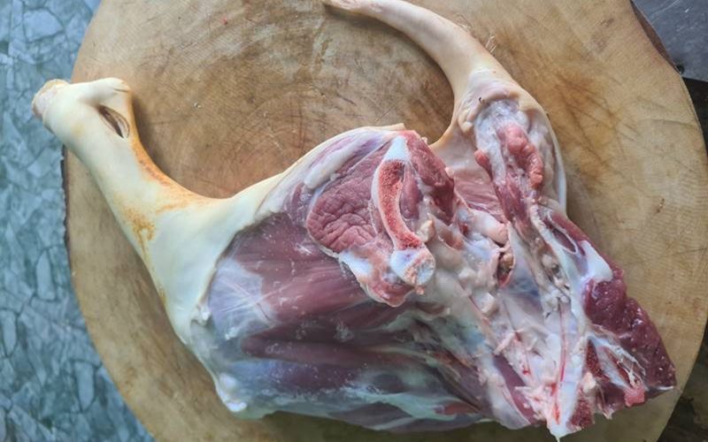Thịt dê được nhập mới mỗi ngày 