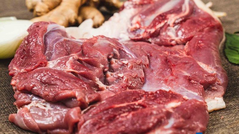 Vinh Hạnh Food luôn cung cấp thịt tươi mới mỗi ngày
