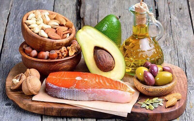 Thực phẩm nên ăn và nên tránh cho người bị đổ mồ hôi trộm