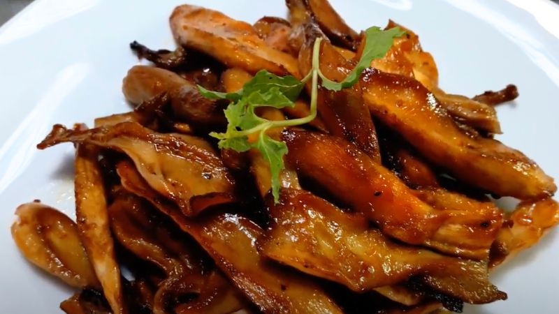 món nấm nướng cuộn bánh tráng