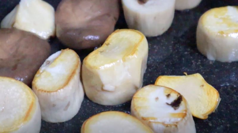 Nướng nấm đùi gà Nướng nấm đùi gà