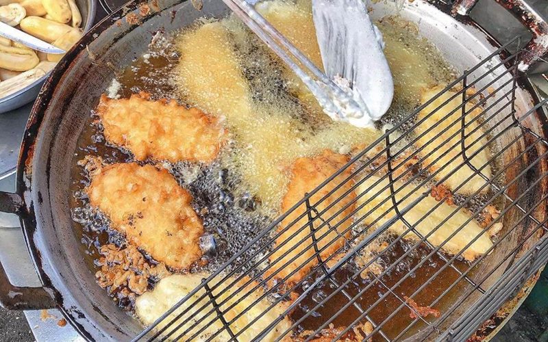 Bánh chuối luôn được chiên chín giòn