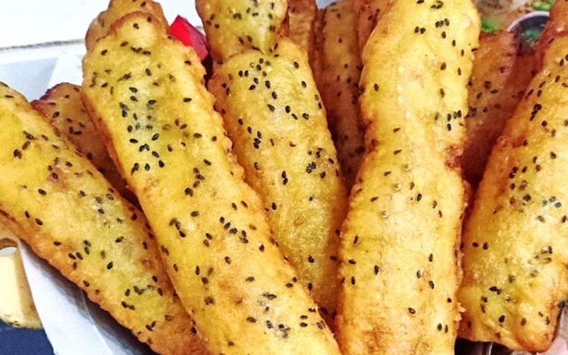 Bánh chuối chiên mè của quán Huỳnh Tấn Phát