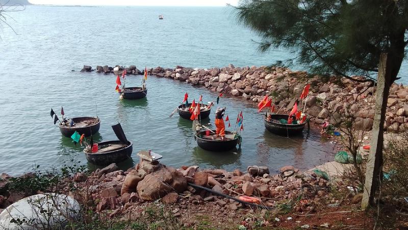Tham quan làng đóng tàu Trung Kiên