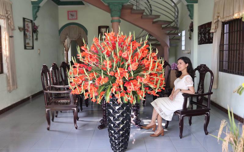 Cách cắm hoa lay ơn với 20 bông