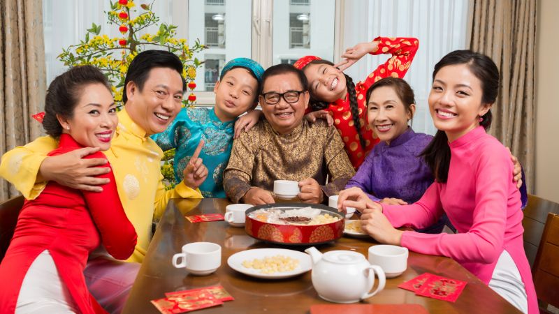 Năm mới phát tài, bé chúc ông bà
