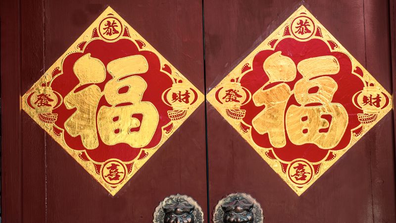 Xuân về bên cửa, bé nhỏ gieo câu
