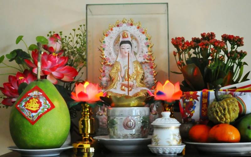 Lưu ý khi lau dọn, bài trí bàn thờ Phật ngày Tết
