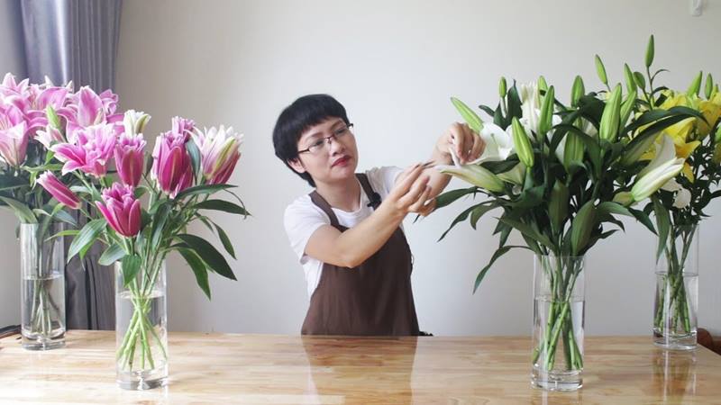 Cách cắm hoa ly ngày Tết lâu tàn
