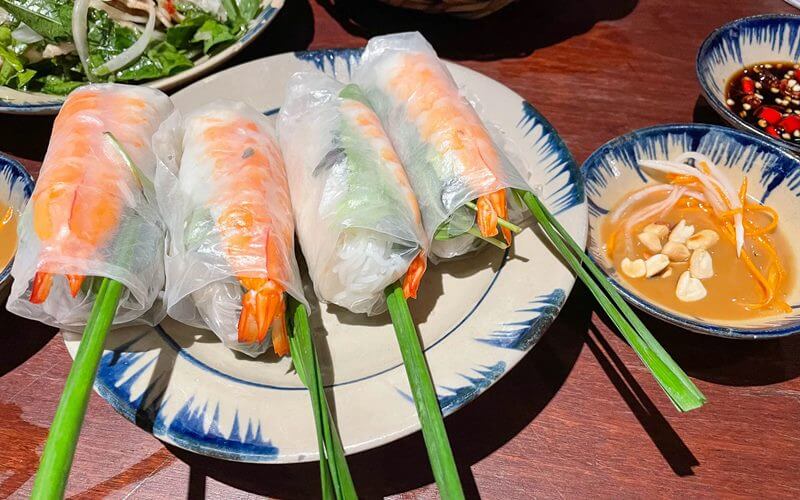 Món gỏi cuốn tại Cục Gạch quán