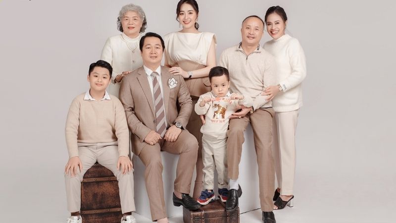 Tạo dáng chụp ảnh Tết với gia đình