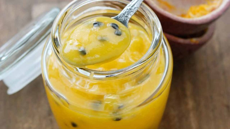 Món mứt chanh dây sánh mịn với vị chua ngọt đặc trưng