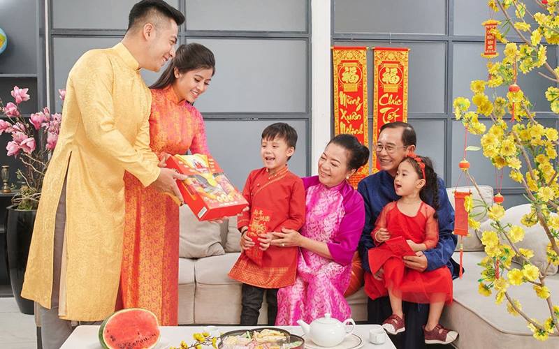 Nguồn gốc của phong tục đi chúc Tết
