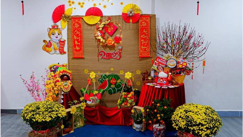 Sắc đỏ câu đối mang lộc xuân đến khắp mọi nhà