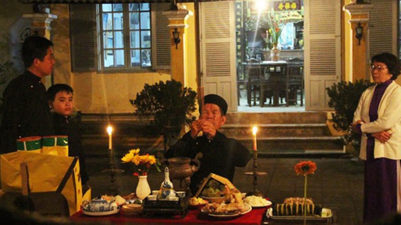 Cúng giao thừa ngoài trời