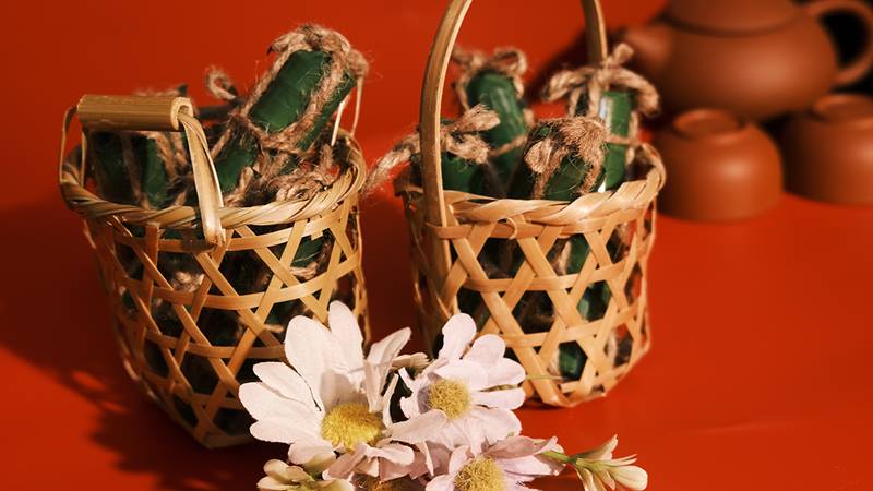 Giỏ mây tre tạo cảm giác mộc mạc, gần gũi và đậm chất truyền thống ngày Tết.