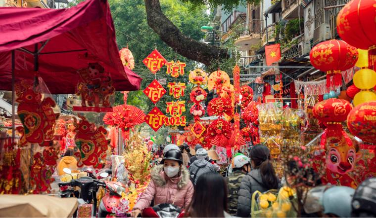 Tổng hợp những hình ảnh chợ Tết Việt Nam xưa và nay