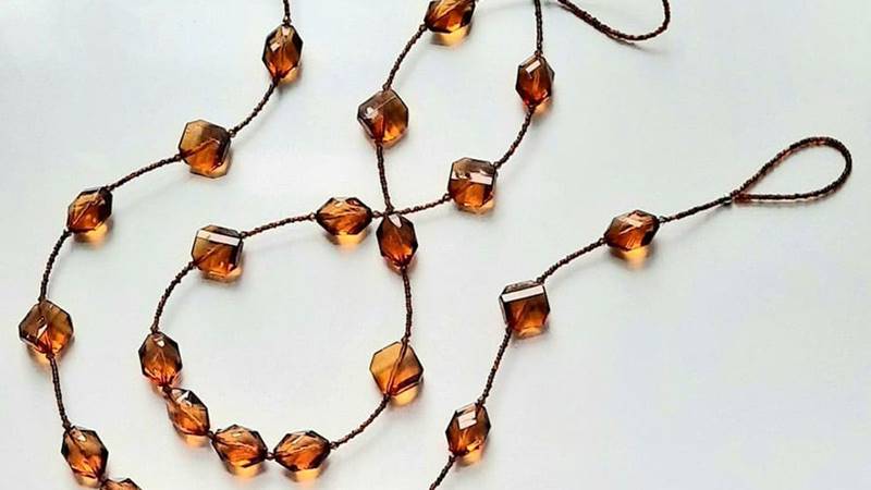 Hạt cườm và đá trang trí