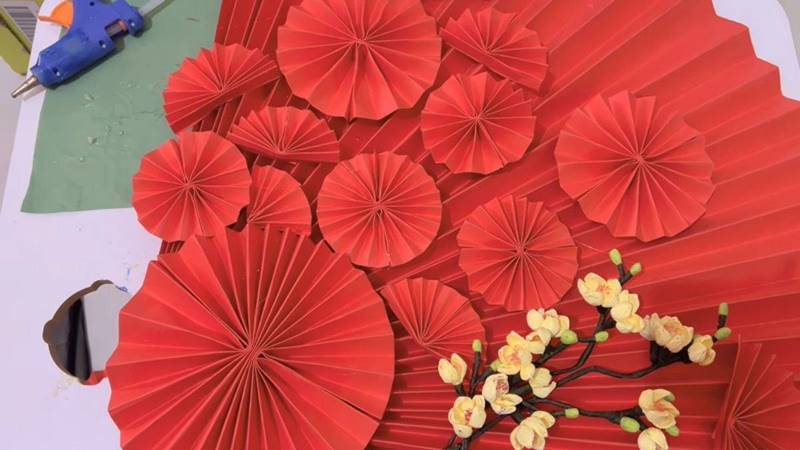 Viết chữ hoặc vẽ họa tiết