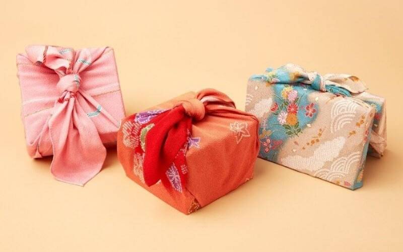 Gói quà Tết không cần giỏ bằng khăn