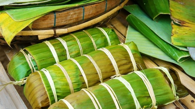 Cách gói bánh tét ngày Tết bằng lá chuối