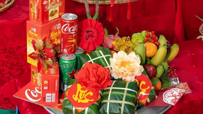 Trang trí mẹt bánh chưng bằng bao lì xì
