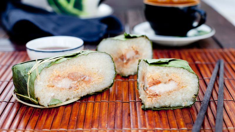 Mẹo luộc và cắt bánh chưng đẹp mắt 