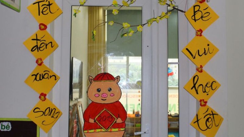 Sử dụng câu đối để ttrang trí lớp học ngày Tết