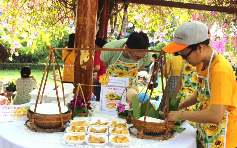 Trang trí gian hàng ẩm thực Tết theo phong cách hiện đại Trang trí gian hàng ẩm thực Tết theo phong cách hiện đại