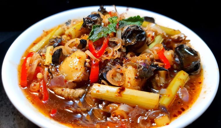 Cách làm ốc bươu đen sốt cay ngon, ăn là ghiền