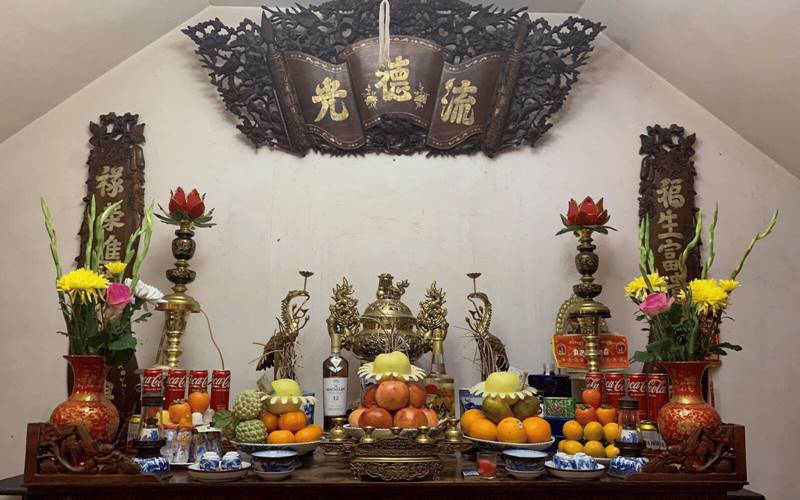 Đồ thờ trên bàn thờ ngày Tết miền Nam