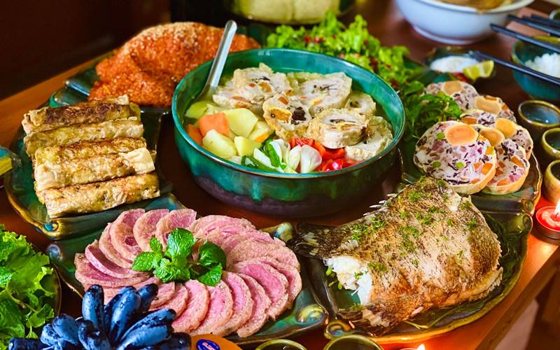 Mâm cỗ Tết, sum vầy bên nhau thưởng thức Mâm cỗ Tết, sum vầy bên nhau thưởng thức