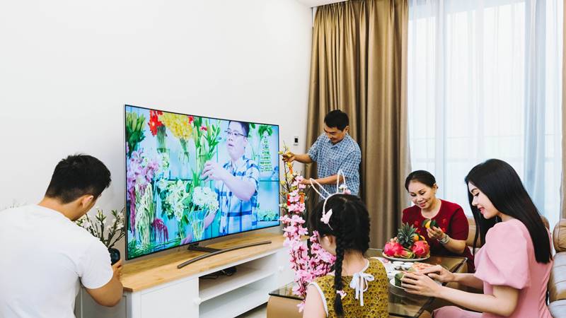 Xem tivi cùng gia đình, Tết vui trọn vẹn Xem tivi cùng gia đình, Tết vui trọn vẹn