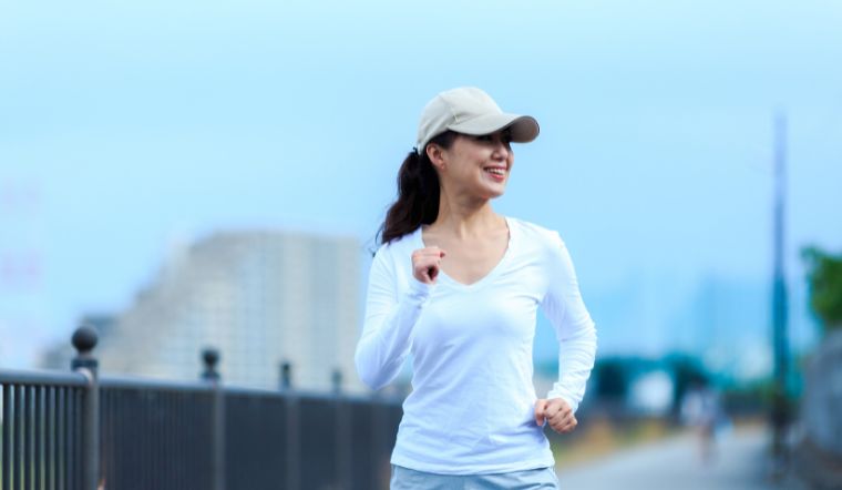 Lợi ích và cách vung tay khi đi bộ hiệu quả