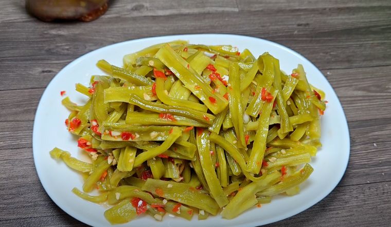 Cách làm rau tiến vua ngâm chua ngọt giòn ngon để giải ngán