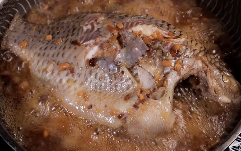 Chưng cá với tương hột