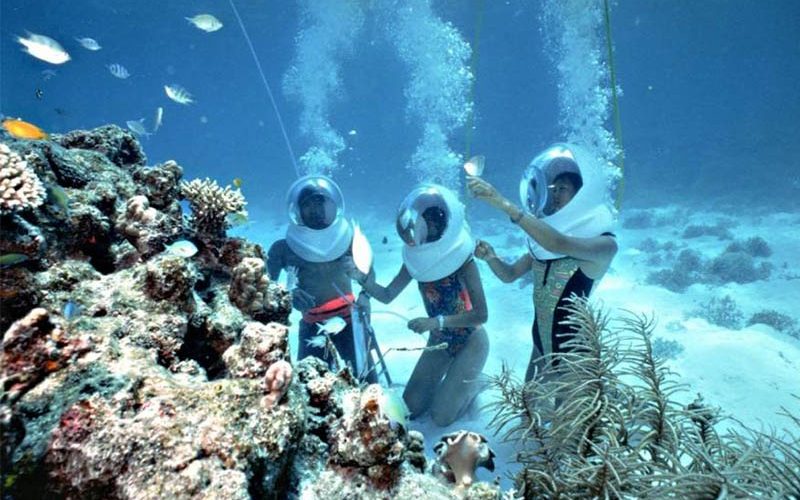 Đi bộ dưới biển