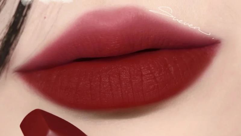 Son đỏ rượu vang là gam màu linh hoạt Son đỏ rượu vang là gam màu linh hoạt