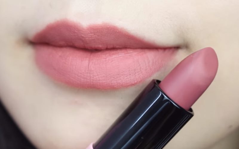 Son hồng đất hợp với tone da
