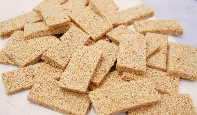 Cách làm kẹo mè giòn không cần mạch nha mà vẫn ngon