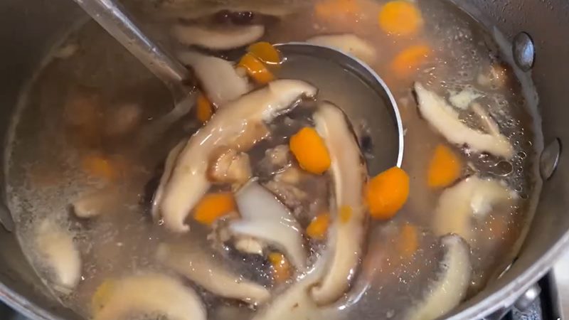 Nấu súp hải sâm Nấu súp hải sâm