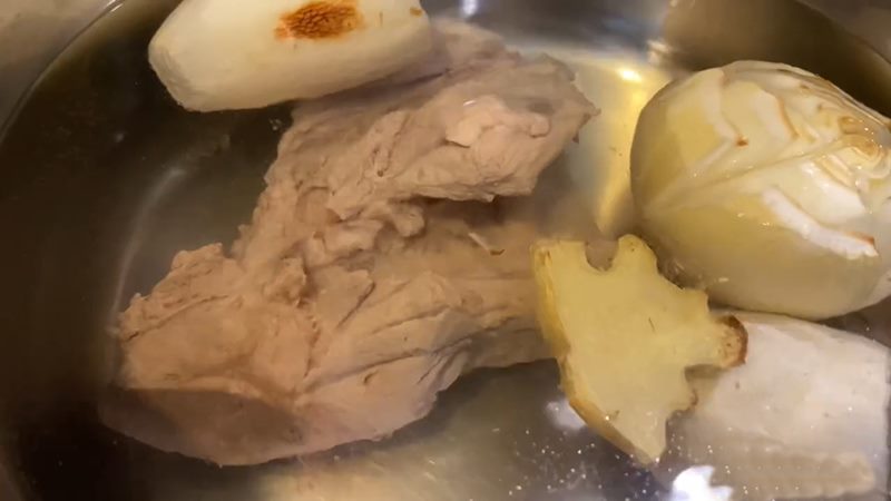 Nấu nước dùng Nấu nước dùng