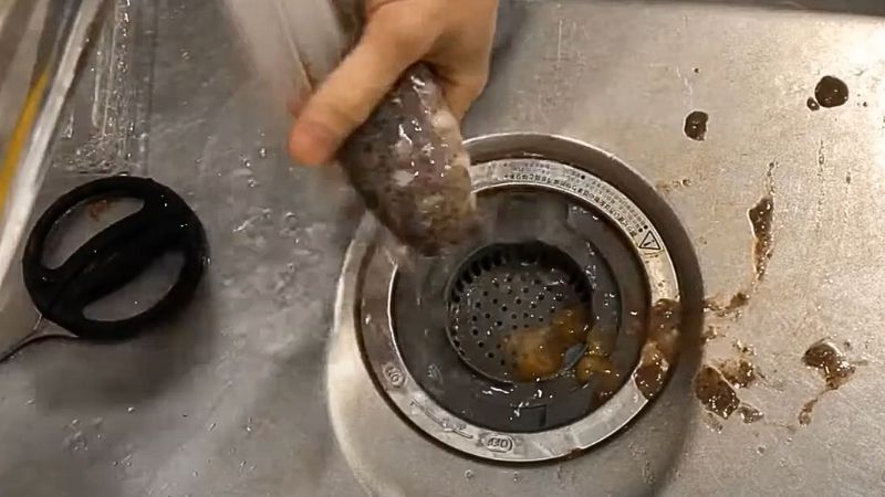 Rửa sạch hải sâm