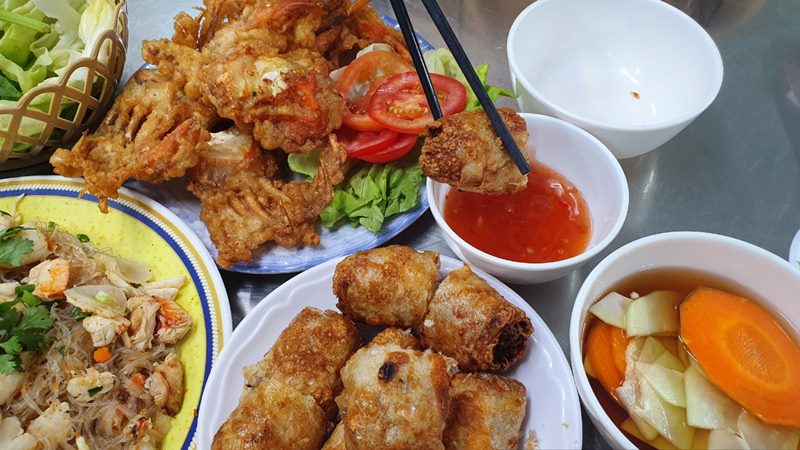 Quán nổi tiếng với các món ăn từ cua