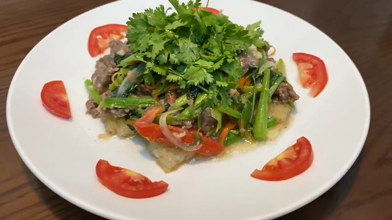 Thưởng thức phở xào